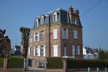 تختخواب و صبحانه Guesthouse La Mascotte