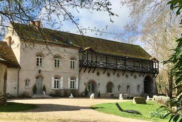 مبيت وإفطار Maison D'hôtes Moulin Saint Julien