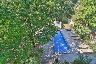 تختخواب و صبحانه Villa Meridia