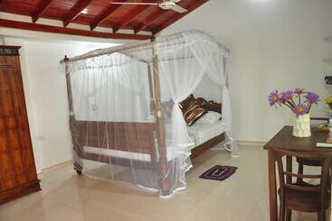 هتل Crescent Resort