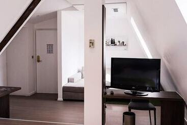 هتل Hôtel Les Poteaux Carrés