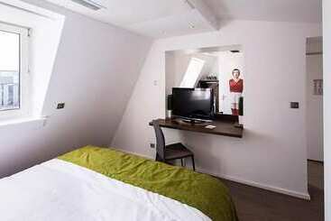 هتل Hôtel Les Poteaux Carrés