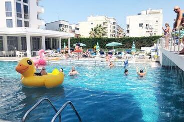 فندق Perandor Beach