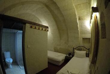 هاستل Unicorn Cave