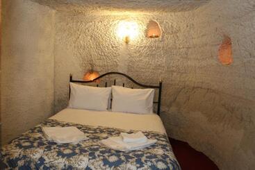 هاستل Unicorn Cave