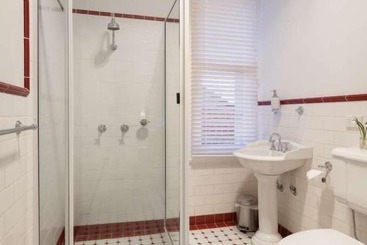 شقق خاصة سياحية Bathurst Royal Apartments