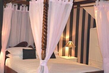 تختخواب و صبحانه The Holmlea