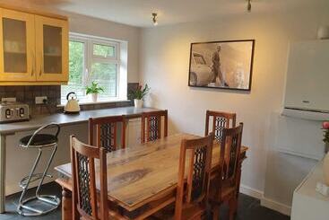 تختخواب و صبحانه Stansted Lodge