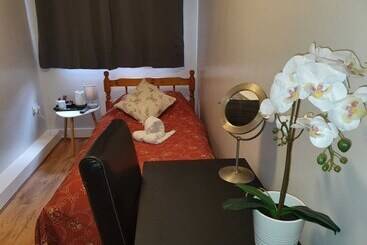 تختخواب و صبحانه Stansted Lodge