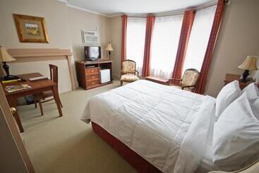 تختخواب و صبحانه The Sonata Inn