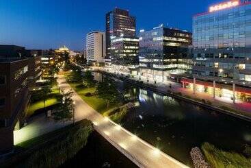 هتل Courtyard By Marriott Brno