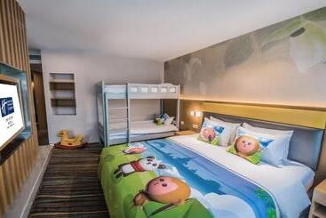 هتل Holiday Inn Express Emei Mountain, An Ihg