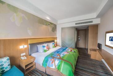 هتل Holiday Inn Express Emei Mountain, An Ihg