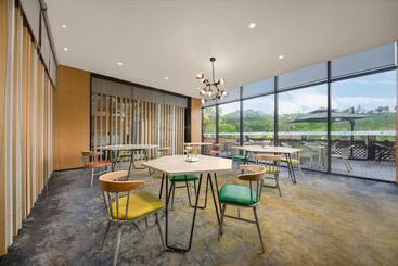 هتل Holiday Inn Express Emei Mountain, An Ihg