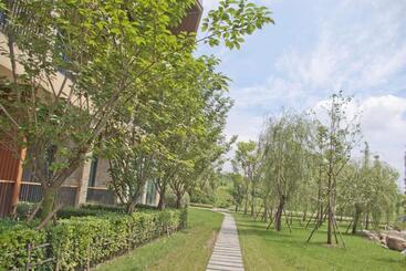 هتل Holiday Inn Express Emei Mountain, An Ihg