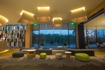 هتل Holiday Inn Express Emei Mountain, An Ihg