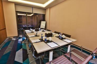 هتل Holiday Inn Express Emei Mountain, An Ihg