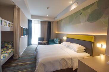 هتل Holiday Inn Express Emei Mountain, An Ihg