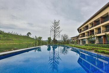 هتل Holiday Inn Express Emei Mountain, An Ihg