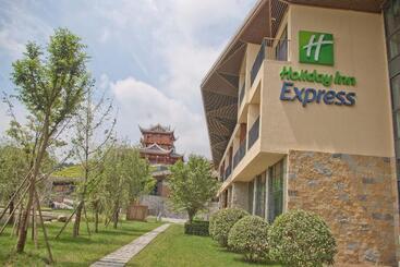 هتل Holiday Inn Express Emei Mountain, An Ihg