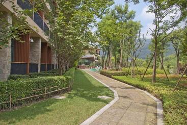 هتل Holiday Inn Express Emei Mountain, An Ihg