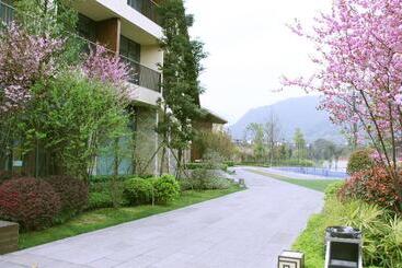 هتل Holiday Inn Express Emei Mountain, An Ihg