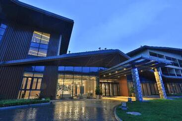 هتل Holiday Inn Express Emei Mountain, An Ihg