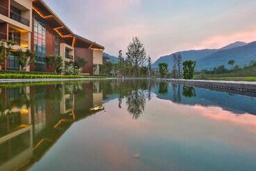 هتل Holiday Inn Express Emei Mountain, An Ihg
