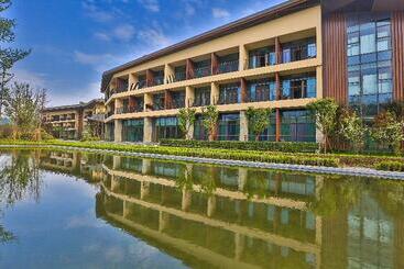 هتل Holiday Inn Express Emei Mountain, An Ihg