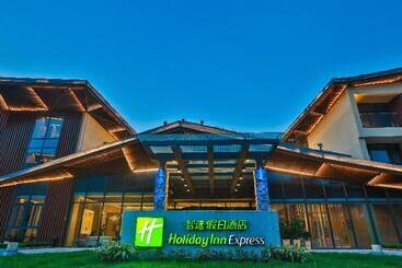 هتل Holiday Inn Express Emei Mountain, An Ihg