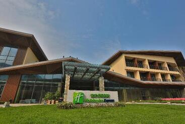 هتل Holiday Inn Express Emei Mountain, An Ihg