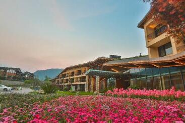 هتل Holiday Inn Express Emei Mountain, An Ihg