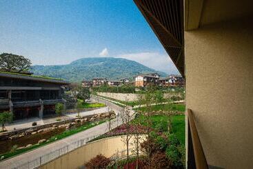 هتل Holiday Inn Express Emei Mountain, An Ihg