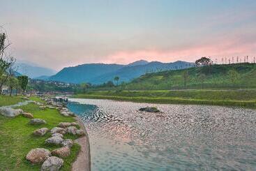 هتل Holiday Inn Express Emei Mountain, An Ihg