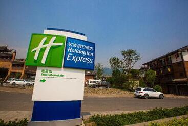 هتل Holiday Inn Express Emei Mountain, An Ihg