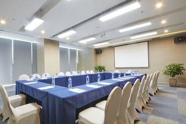 هتل Holiday Inn Express Panjin Downtown, An Ihg