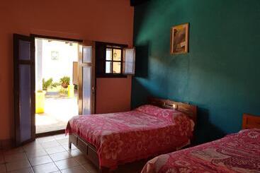 هتل Lirice Colonial