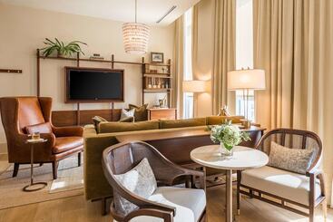 هتل The Dewberry Charleston