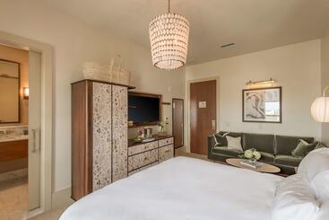 هتل The Dewberry Charleston