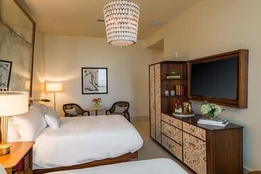هتل The Dewberry Charleston