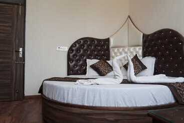 هتل Western Court Panchkula