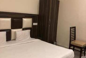 هتل Western Court Panchkula
