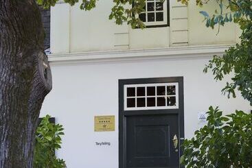 پانسیون Akademie Street Boutique