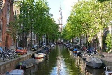 Rembrandtplein Bed & Breakfast