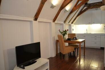 Rembrandtplein Bed & Breakfast