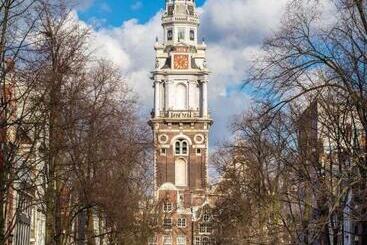 Rembrandtplein Bed & Breakfast