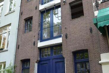 Rembrandtplein Bed & Breakfast