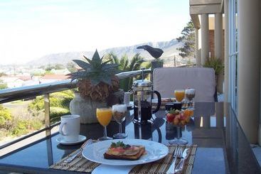 تختخواب و صبحانه 78on5th In Hermanus