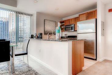Global Luxury Suites At West End