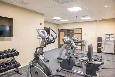 هتل Candlewood Suites Fargo South  Medical Center By Ihg
